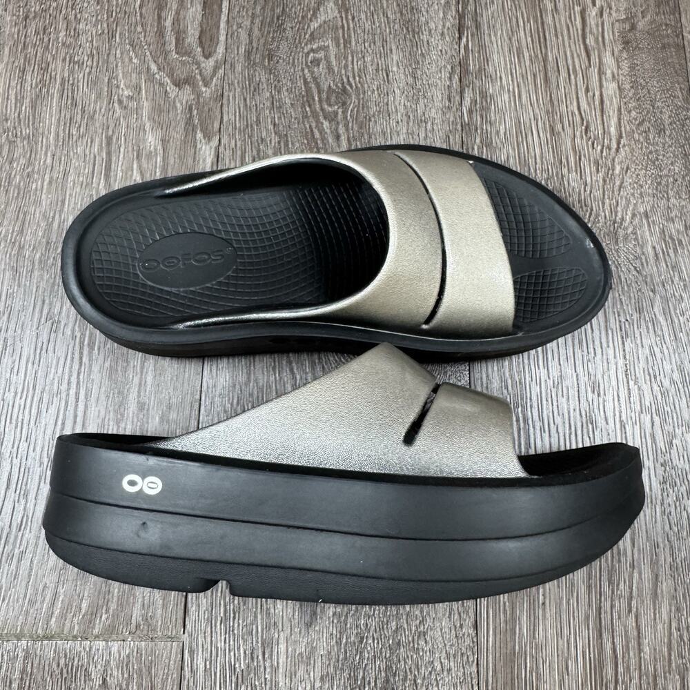 OOFOS OOmega OOahh Luxe Platform Recovery Slides Sandals Metallic Womens 9 - Picture 5 of 16